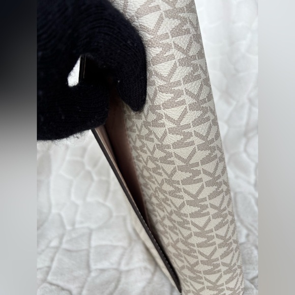 Michael Kors Jet Set Medium Signature Logo Crossbody Bag - Picture 10 of 12